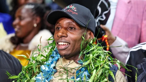 Sabastian Sawe accueilli chaleureusement au Kenya après son exploit au marathon de Londres.