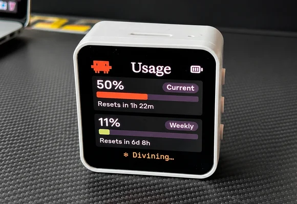 Appareil Clawdmeter blanc affichant des statistiques d'utilisation.