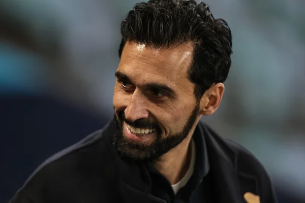 Álvaro Arbeloa souriant en veste sombre.