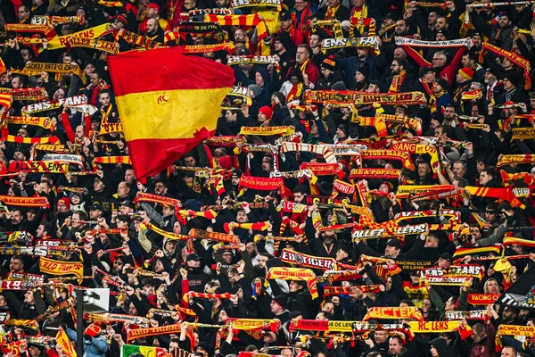 Supporters du RC Lens dans les tribunes du Stade de France lors de la finale.