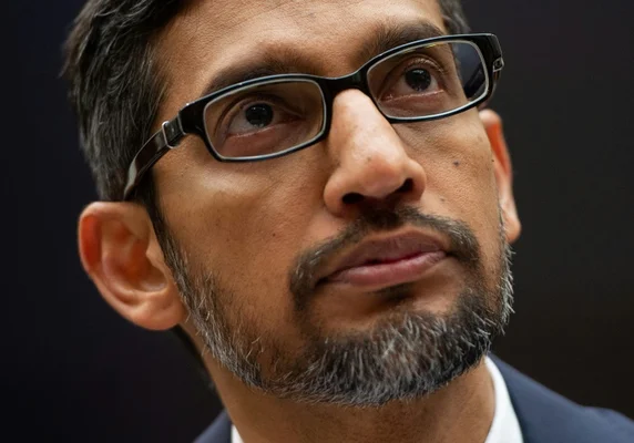 Portrait de Sundar Pichai, ingénieur et PDG d'Alphabet.