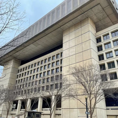 Le siège du FBI à Washington D.C. en hiver.