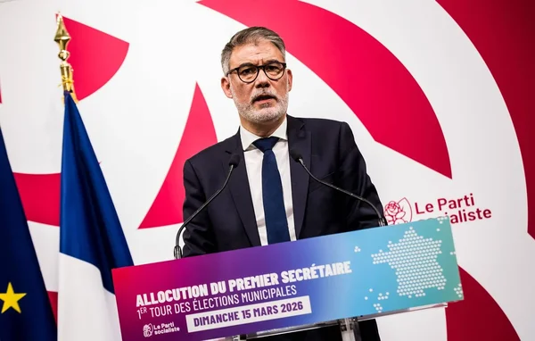 Olivier Faure prenant la parole lors d'un meeting du Parti socialiste.