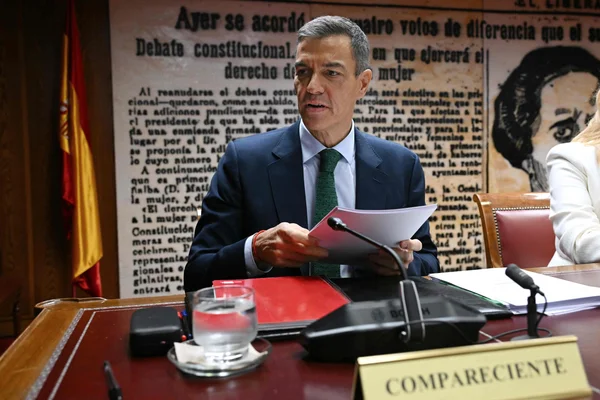 Représentant du gouvernement espagnol lors d'une conférence de presse.