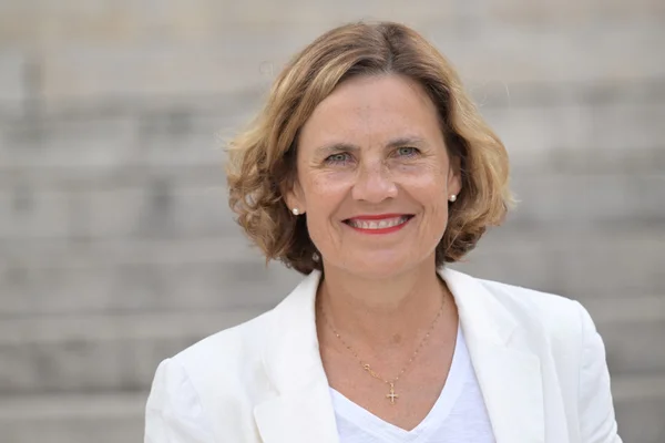 Portrait souriant de Béatrice Bellamy, députée de Vendée.