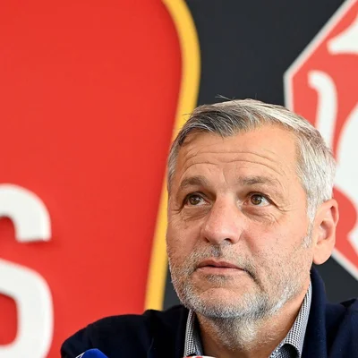 Bruno Génésio lors d'un hommage symbolique au LOSC.