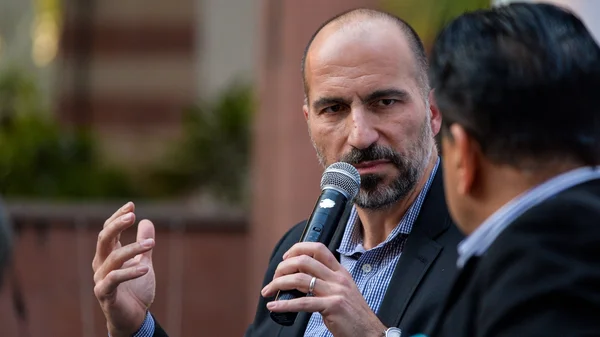 Dara Khosrowshahi, PDG d'Uber, interviewé lors d'un événement public.