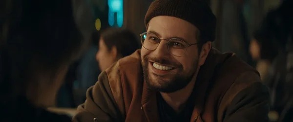 Hakim Jemili dans une scène du film 'Tout va super'.