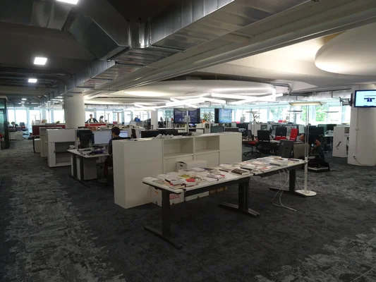 La rédaction du journal Le Temps à Lausanne, dans un open-space contemporain.
