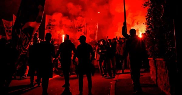 Incidents et heurts entre supporters lors de la finale de la Coupe de France, avec usage de fumigènes.