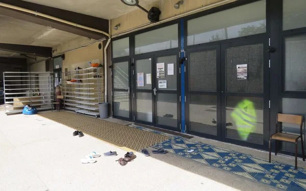 Entrée d'une salle de prière au Mée-sur-Seine, où les haut-parleurs ont perturbé le voisinage.