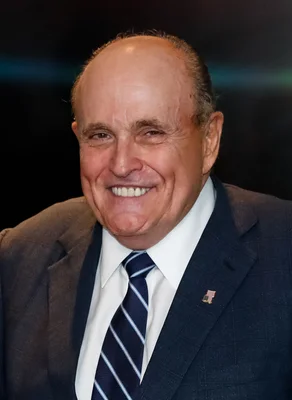 Rudolph Giuliani, ex-maire de New York, en costume lors d'une rencontre en 2019.