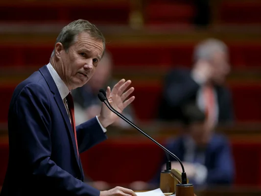 Nicolas Dupont-Aignan s'exprimant lors d'une intervention politique.