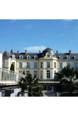 Bâtiment classique du centre historique de Bry-sur-Marne.