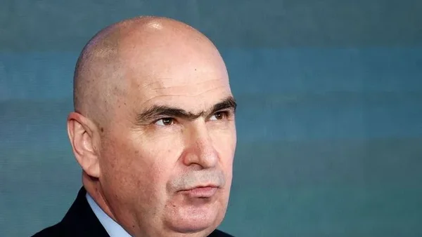 Portrait d'un dirigeant politique roumain ayant déposé la motion de censure.