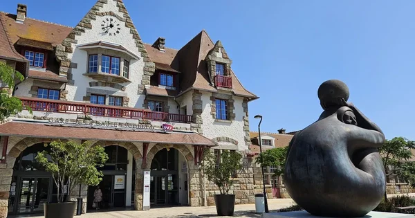 Un bâtiment emblématique de La Baule, symbole du cadre de vie menacé selon les habitants.