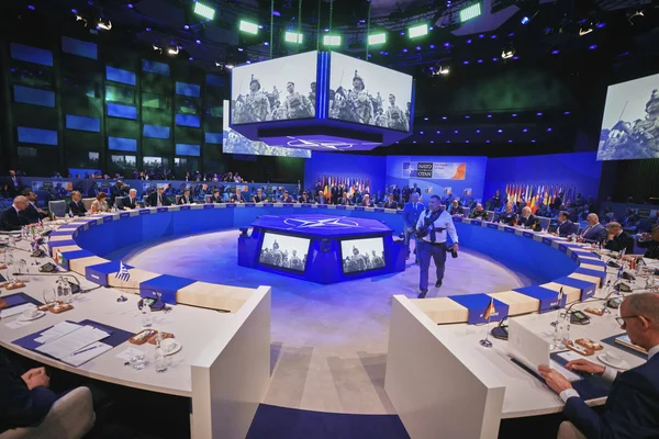 Salle de conférence de l'OTAN lors d'un sommet à La Haye.