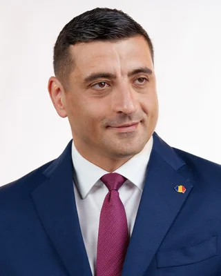 Portrait officiel de George Simion, leader du parti d'extrême droite AUR.