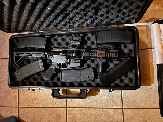 Fusil d'assaut de type AR-15 saisi lors d'un démantèlement de réseau criminel à Beaune.
