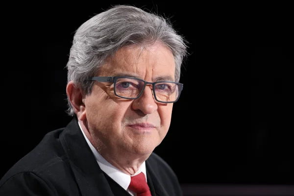 Jean-Luc Mélenchon, leader de La France insoumise, photographié en studio