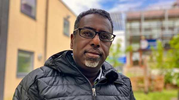 Yassin Mohamud, ancien réfugié devenu maire de Bristol, photographié par la BBC.