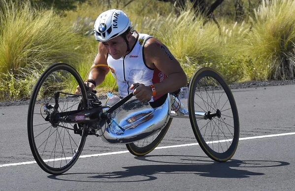 Alex Zanardi en compétition sur son handcycle.