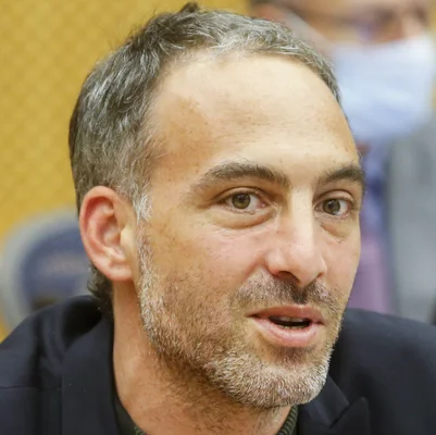 Raphaël Glucksmann lors d'une intervention.