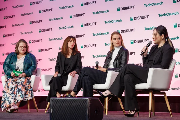 Panel sur la sécurité de l'IA au TechCrunch Disrupt 2024, avec Aleksandra Pedraszewska d'ElevenLabs.