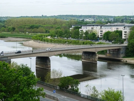 Un autre pont sur la Maine à Angers, secteur des recherches.