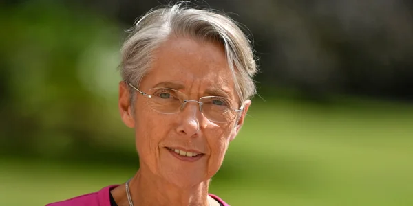 Élisabeth Borne, alors Première ministre, s'exprimant au sujet de Caroline Cayeux.
