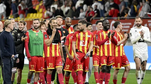 Joueurs bastiais saluant leurs supporters après la rencontre.