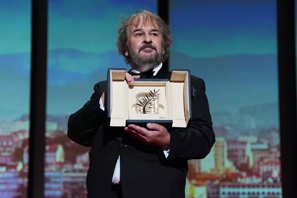 Peter Jackson et Elijah Wood lors de la remise de la Palme d'honneur au Festival de Cannes.