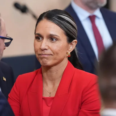 Tulsi Gabbard lors d'une réunion officielle.