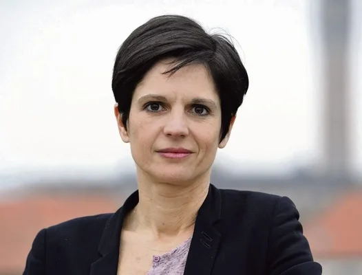 Portrait de Sandrine Rousseau.