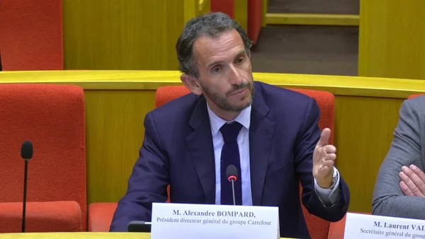 Alexandre Bompard s'exprime lors d'une audition au Sénat.
