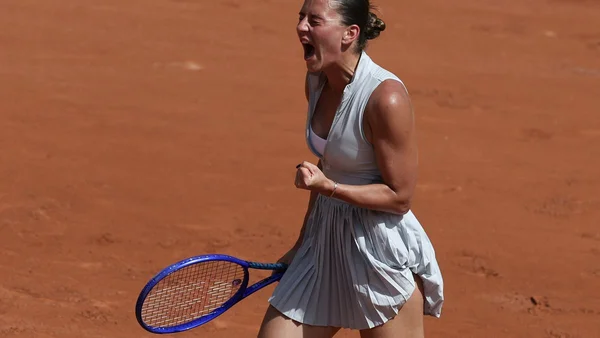 Marta Kostyuk exulte après avoir remporté son match.