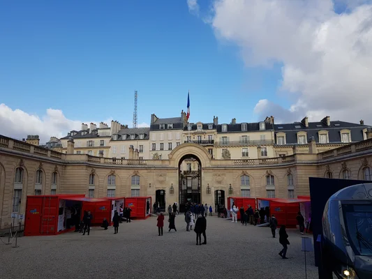 La cour d'honneur du Palais de l'Élysée, lieu de l'appel à la mobilisation collective.