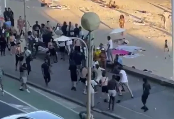 Confrontation entre bandes de jeunes et intervention policière sur le front de mer de La Baule.