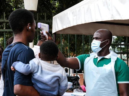Contrôle de température lors de l'épidémie d'Ebola en RDC.