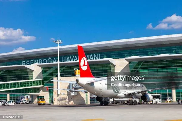 Avion de Turkish Airlines à l'aéroport Esenboğa d'Ankara.