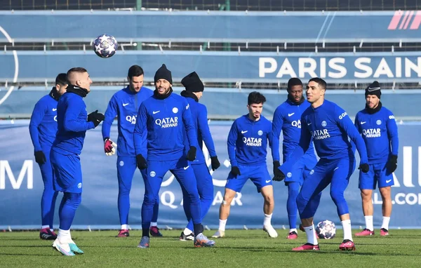 Séance d'entraînement du PSG devant les tribunes du Parc des Princes.