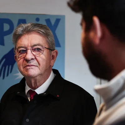 Jean-Luc Mélenchon, lors d'une prise de parole, réclamant le départ d'Emmanuel Macron.