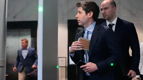 Sam Altman arrivant au tribunal lors du procès OpenAI intenté par Elon Musk.