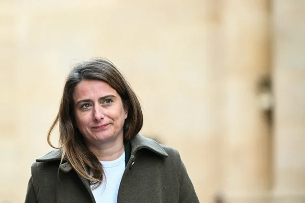 Marine Tondelier proposant l'instauration d'un congé payé climatique pour faire face aux chaleurs et inondations.