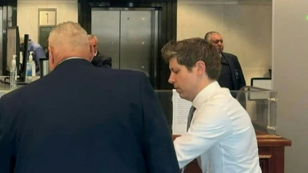 Sam Altman à la barre lors du procès OpenAI.
