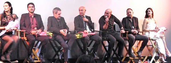 Le casting et l'équipe de Fauda lors d'un panel au Israel Film Festival de Los Angeles en 2017.