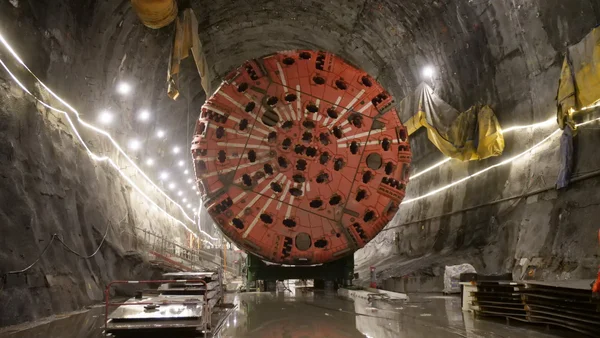 La tête de coupe du premier tunnelier du chantier Lyon-Turin, prête à creuser.