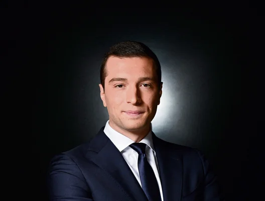 Portrait officiel de Jordan Bardella, président du Rassemblement national.