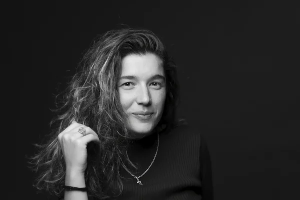Eminé Sadk, écrivaine de « Caravane pour corbeaux ».