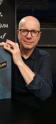 Portrait d'Alex Alice au Salon du Livre et de la presse jeunesse de Montreuil, novembre 2024.